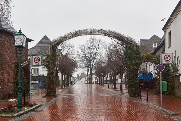 Monheim am Rhein (DE), Torbogen -- 2015 -- 1514