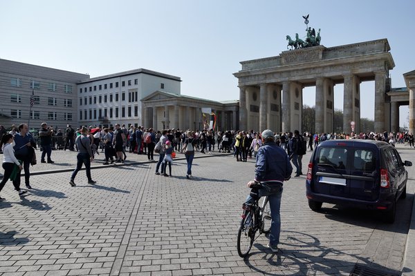 Berlin (DE), Pariser Platz und Brandenburger Tor -- 2019 -- 9245