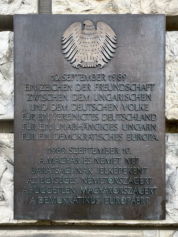 Berlin (DE), Gedenktafel „Ungarisch-deutsche Grenzöffnung“ -- 2021 -- 8738