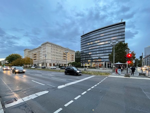 Berlin (DE), Karl-Marx-Allee -- 2021 -- 9435