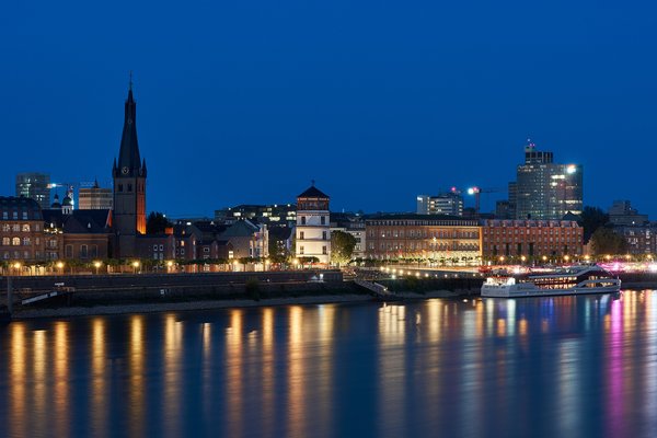 Düsseldorf (DE), Rheinuferpromenade -- 2023 -- 0027