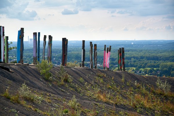 Bottrop (DE), Halde Haniel, Totems -- 2023 -- 0116
