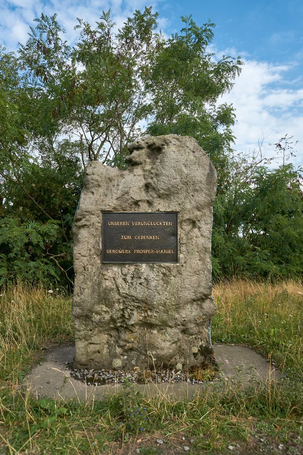 Bottrop (DE), Halde Haniel, Gedenktafel -- 2023 -- 0202