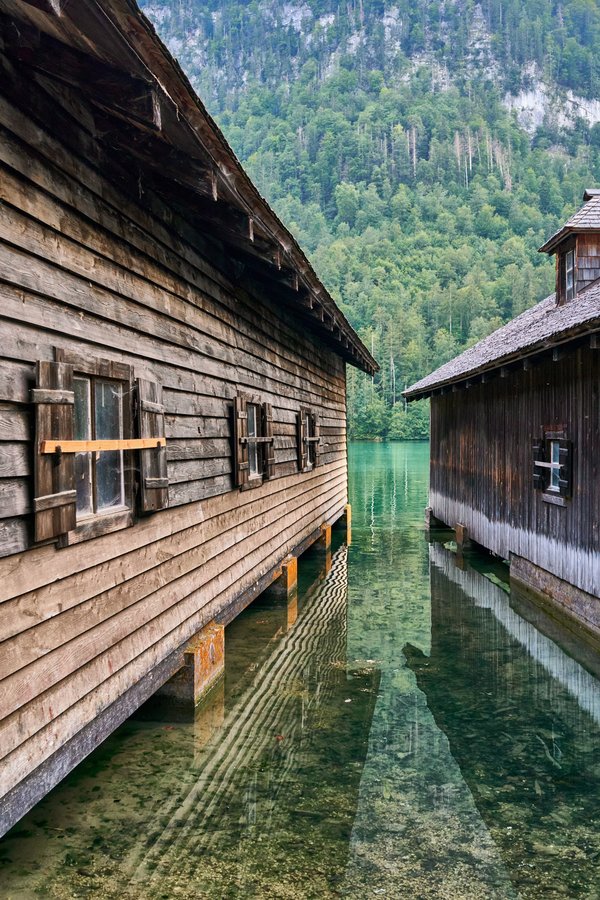 Schönau am Königssee (DE), Königssee, Bootshäuser -- 2024 -- 0981